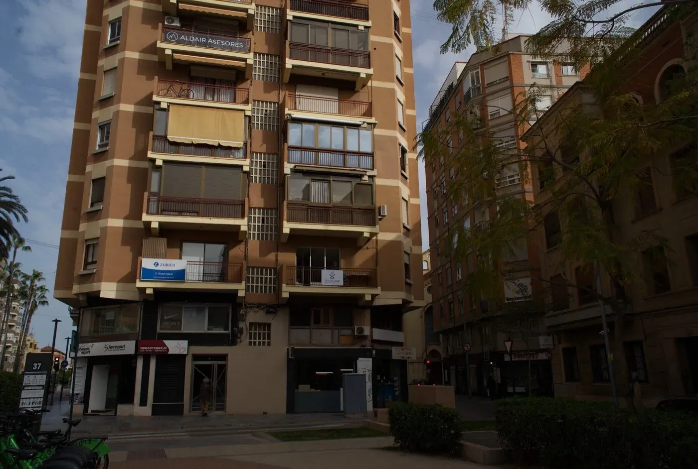 Fachada del edificio donde está la oficina de STRADA