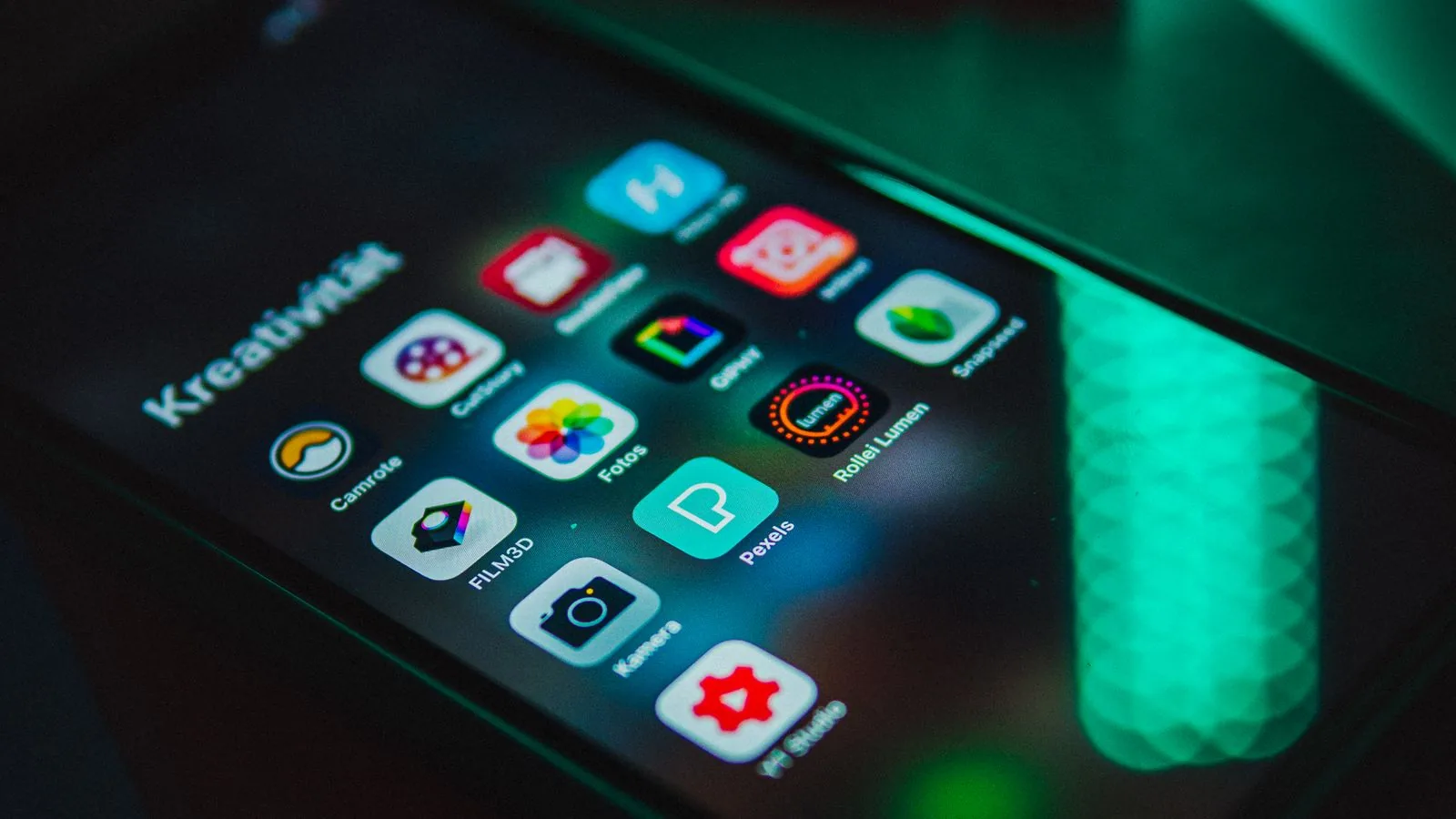 Pantalla de m&oacute;vil con aplicaciones