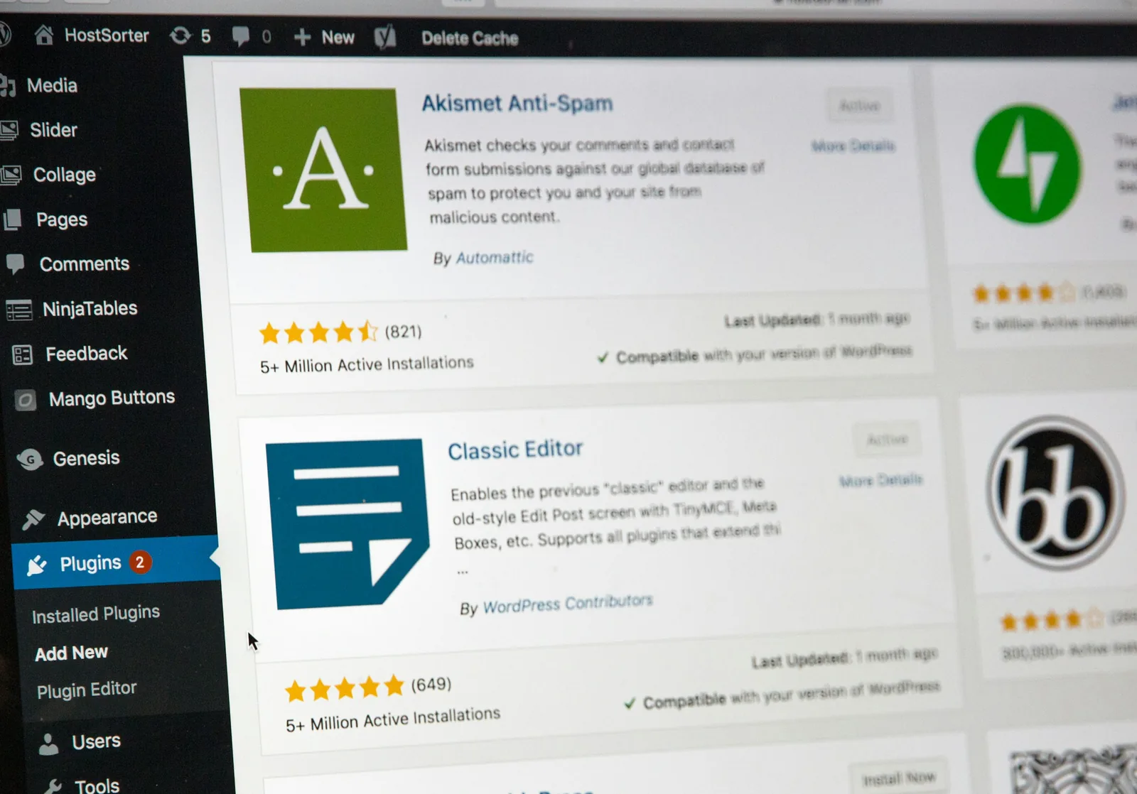 Panel de plugins de WordPress con la lista de complementos instalados